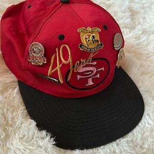 Vintage collectibles 49ers hat from the eighties + 5 49ers pins